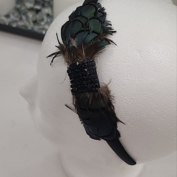 Asos black satin  headband with feathers Flapper Girl - Picture 7 of 8